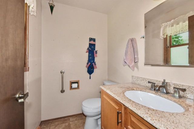 W245S7345 Heather Ridge DRIVE, Waukesha, WI 53189