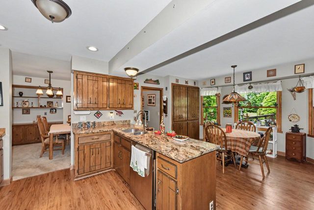 W245S7345 Heather Ridge DRIVE, Waukesha, WI 53189