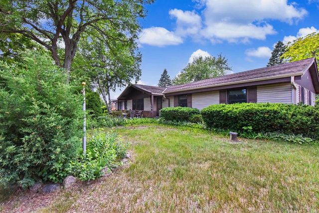 W245S7345 Heather Ridge DRIVE, Waukesha, WI 53189