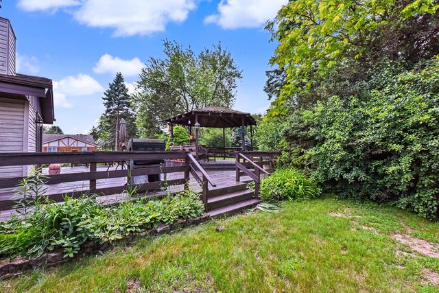 W245S7345 Heather Ridge DRIVE, Waukesha, WI 53189