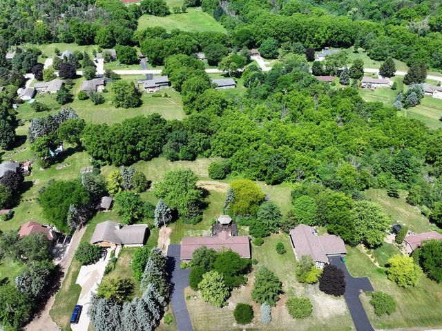 W245S7345 Heather Ridge DRIVE, Waukesha, WI 53189