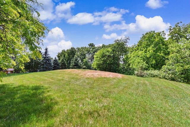W245S7345 Heather Ridge DRIVE, Waukesha, WI 53189