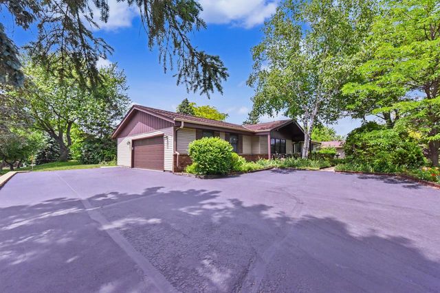 W245S7345 Heather Ridge DRIVE, Waukesha, WI 53189