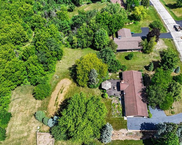 W245S7345 Heather Ridge DRIVE, Waukesha, WI 53189