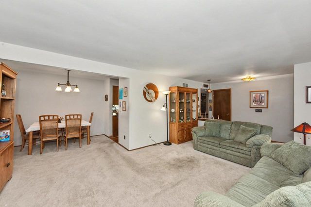 W245S7345 Heather Ridge DRIVE, Waukesha, WI 53189