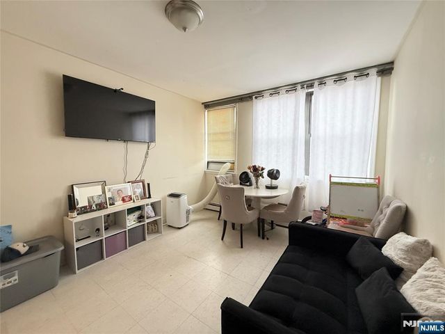 615 Summit Avenue, Union City, NJ 07087