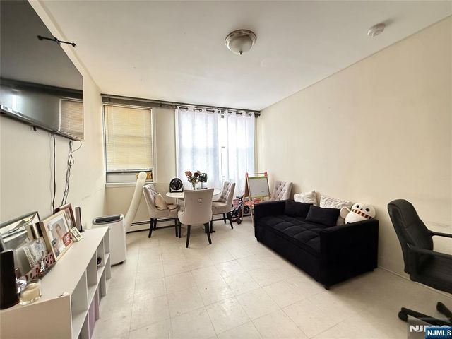 615 Summit Avenue, Union City, NJ 07087