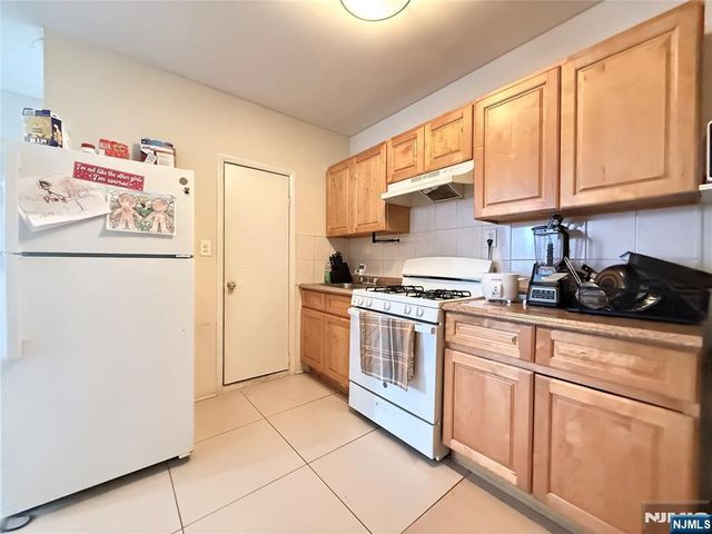 615 Summit Avenue, Union City, NJ 07087