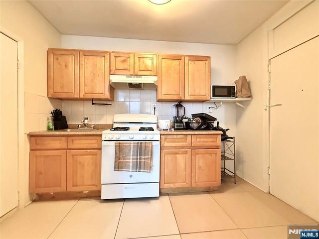 615 Summit Avenue, Union City, NJ 07087