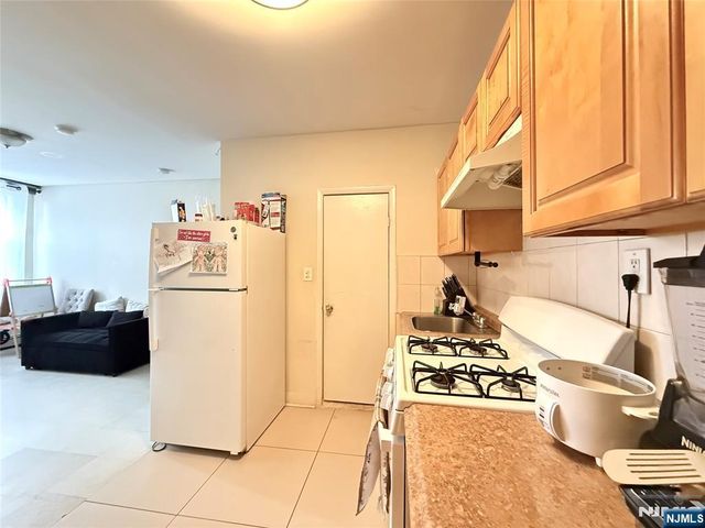615 Summit Avenue, Union City, NJ 07087