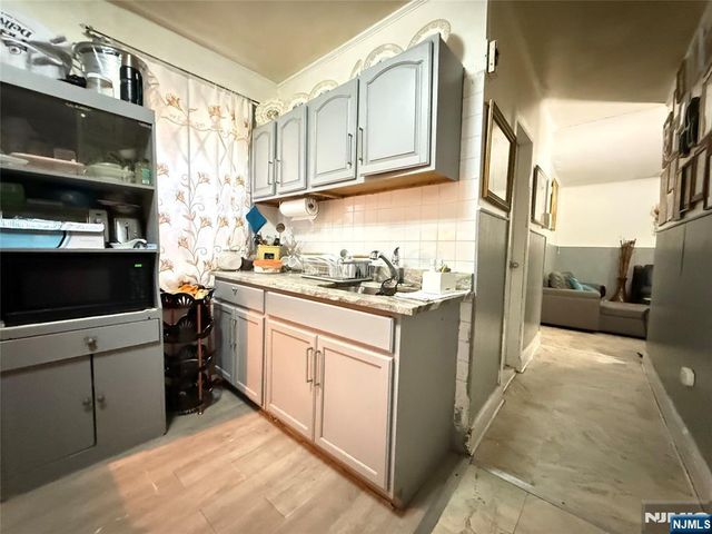 615 Summit Avenue, Union City, NJ 07087