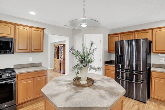 421 Lowry Street, Jamestown, IN 46147