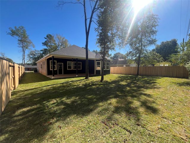 28807 Champion Oaks Dr, Magnolia, TX 77354