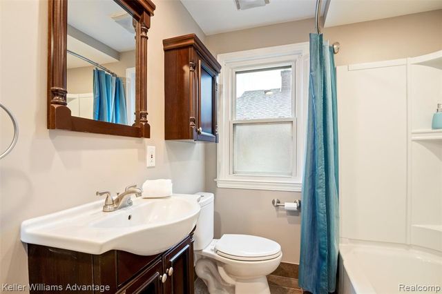 1045 Detroit Avenue, Lincoln Park, MI 48146