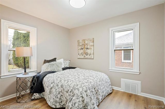 1045 Detroit Avenue, Lincoln Park, MI 48146