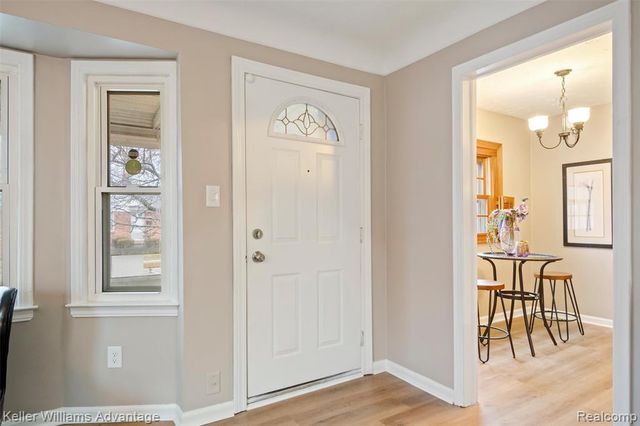 1045 Detroit Avenue, Lincoln Park, MI 48146