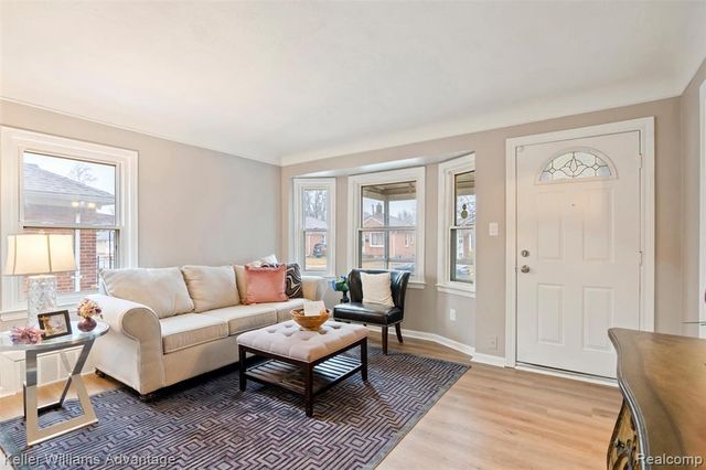 1045 Detroit Avenue, Lincoln Park, MI 48146