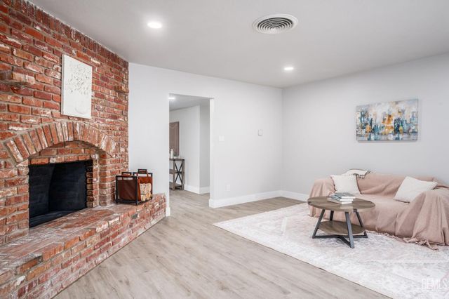 3136 Saratoga Street, Bakersfield, CA 93306