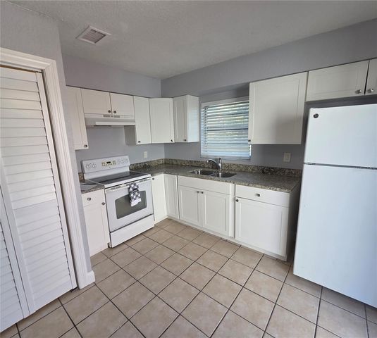 5720 N LINCOLN AVENUE D, Tampa, FL 33614