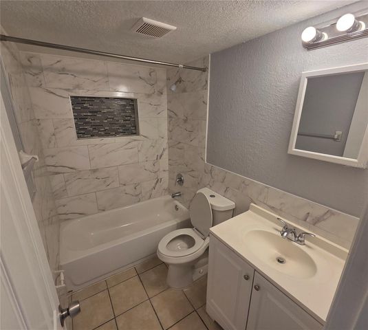 5720 N LINCOLN AVENUE D, Tampa, FL 33614