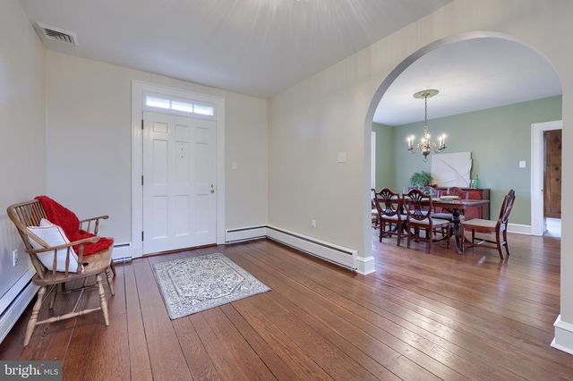 568 CHESTNUT ST, Columbia, PA 17512