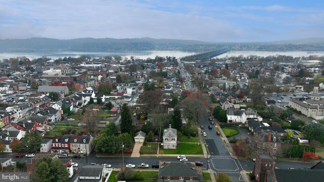 568 CHESTNUT ST, Columbia, PA 17512