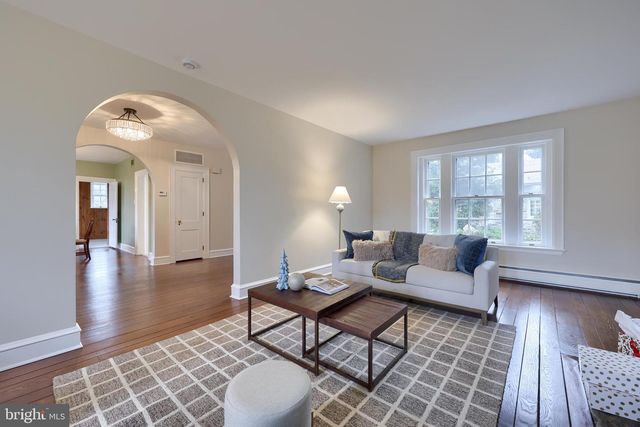 568 CHESTNUT ST, Columbia, PA 17512