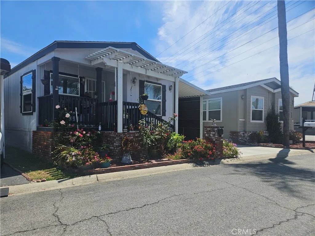 10001 W Frontage 211, South Gate, CA 90280