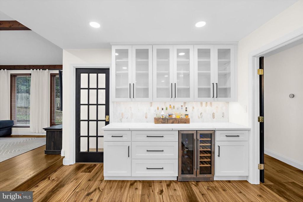 Image 10 of property listing at 7731 WALTERS RD, Pasadena, MD 21122