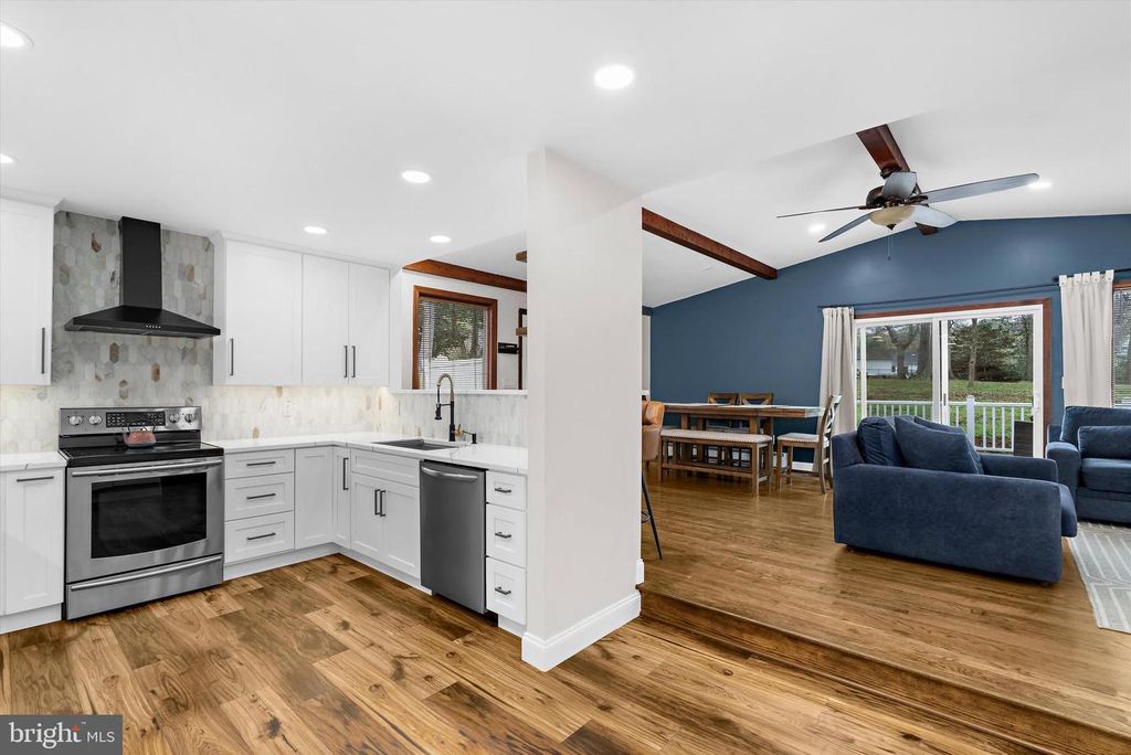 Image 12 of property listing at 7731 WALTERS RD, Pasadena, MD 21122