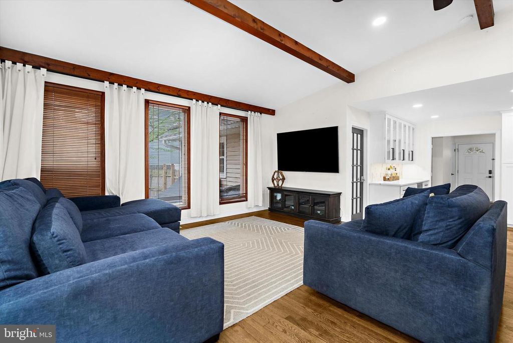 Image 16 of property listing at 7731 WALTERS RD, Pasadena, MD 21122