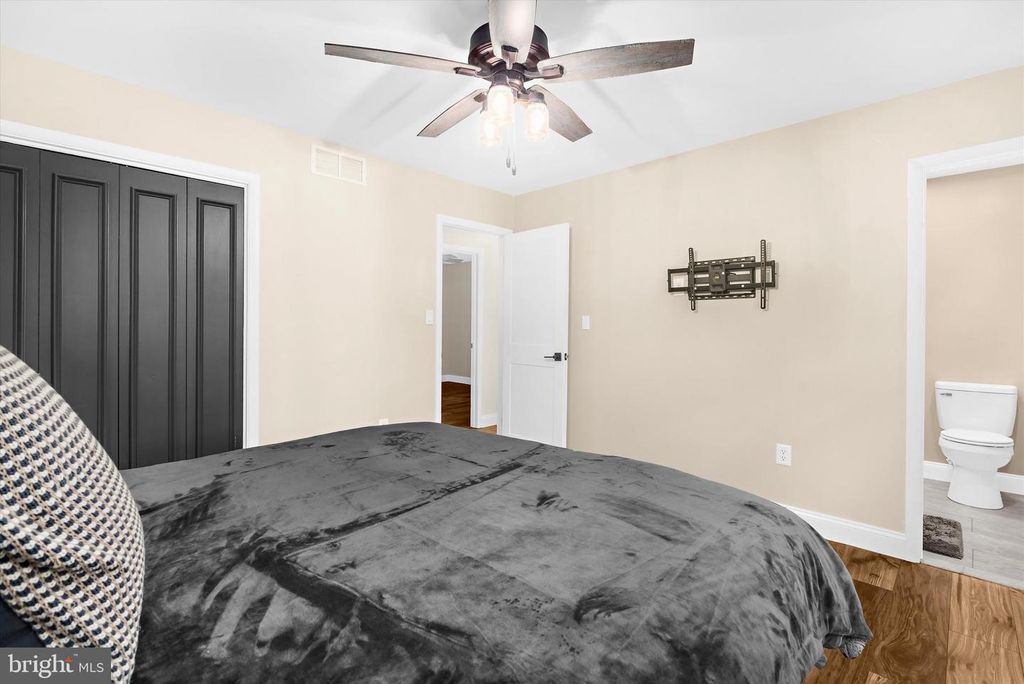 Image 18 of property listing at 7731 WALTERS RD, Pasadena, MD 21122