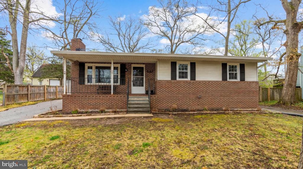 Image 2 of property listing at 7731 WALTERS RD, Pasadena, MD 21122