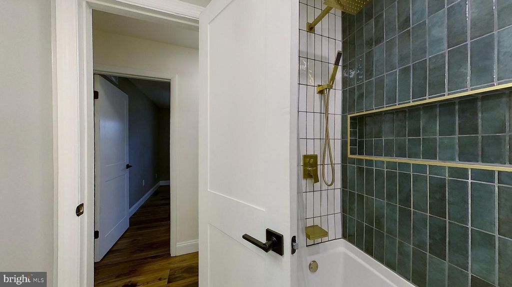 Image 21 of property listing at 7731 WALTERS RD, Pasadena, MD 21122