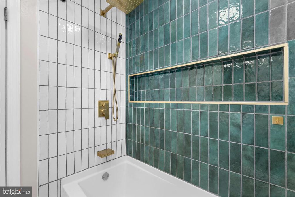 Image 22 of property listing at 7731 WALTERS RD, Pasadena, MD 21122