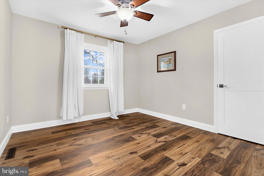 Image 24 of property listing at 7731 WALTERS RD, Pasadena, MD 21122