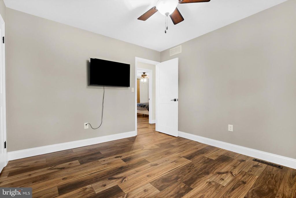 Image 25 of property listing at 7731 WALTERS RD, Pasadena, MD 21122