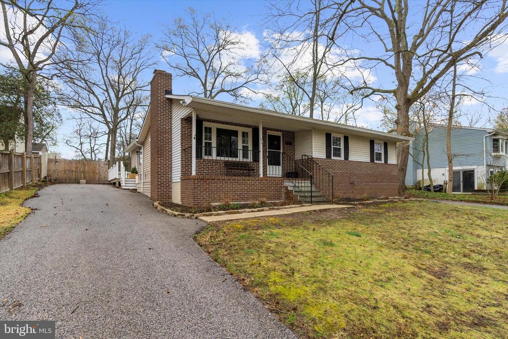 Image 3 of property listing at 7731 WALTERS RD, Pasadena, MD 21122