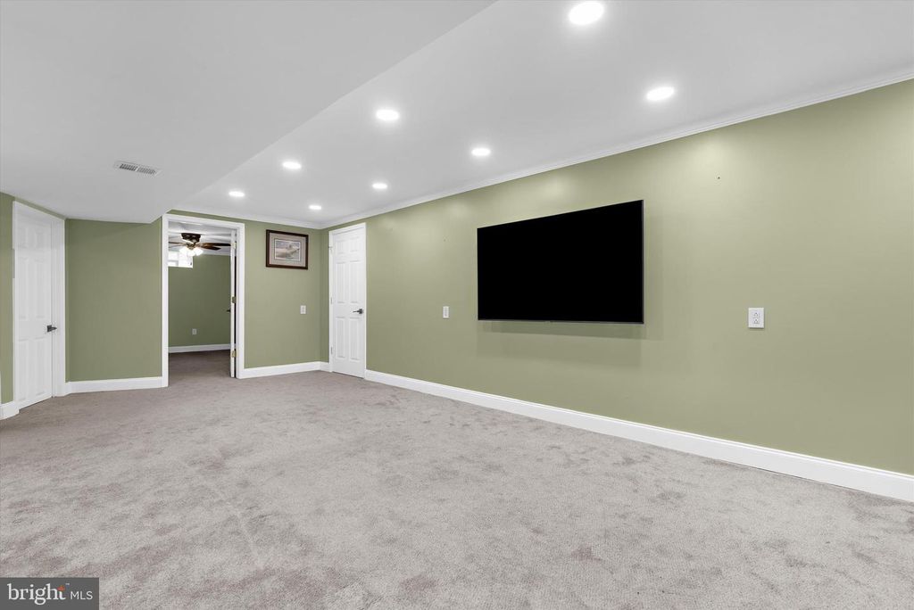 Image 31 of property listing at 7731 WALTERS RD, Pasadena, MD 21122