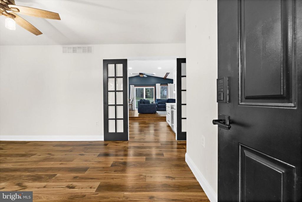 Image 5 of property listing at 7731 WALTERS RD, Pasadena, MD 21122