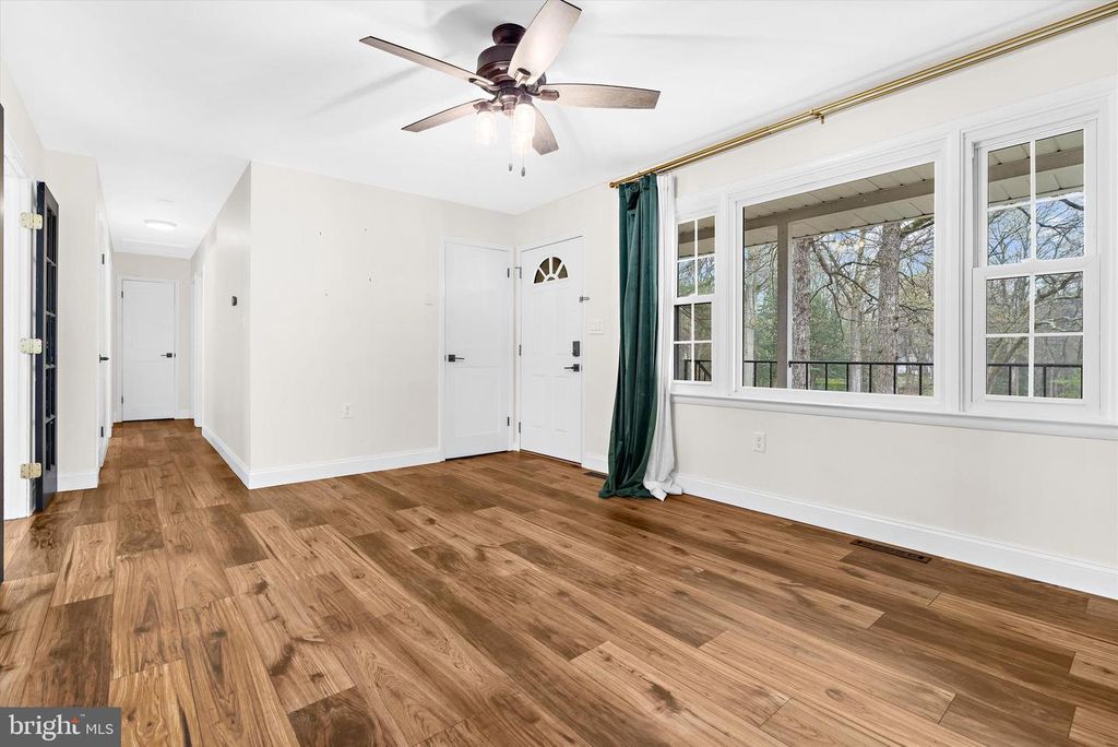 Image 6 of property listing at 7731 WALTERS RD, Pasadena, MD 21122