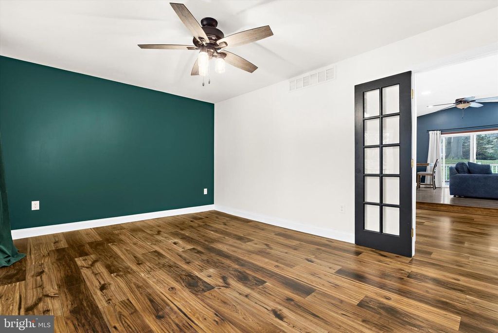 Image 7 of property listing at 7731 WALTERS RD, Pasadena, MD 21122