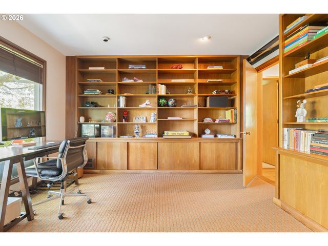 6140 Sw MILL St, Portland, OR 97221