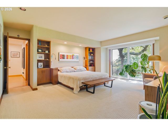 6140 Sw MILL St, Portland, OR 97221