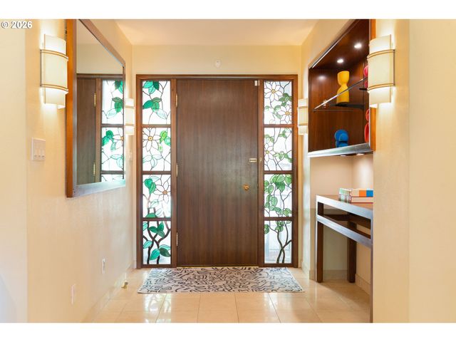 6140 Sw MILL St, Portland, OR 97221