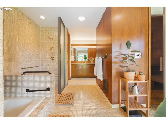 6140 Sw MILL St, Portland, OR 97221