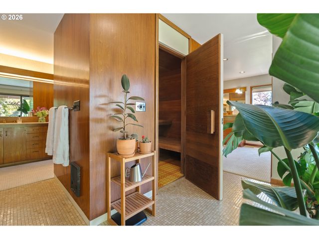 6140 Sw MILL St, Portland, OR 97221