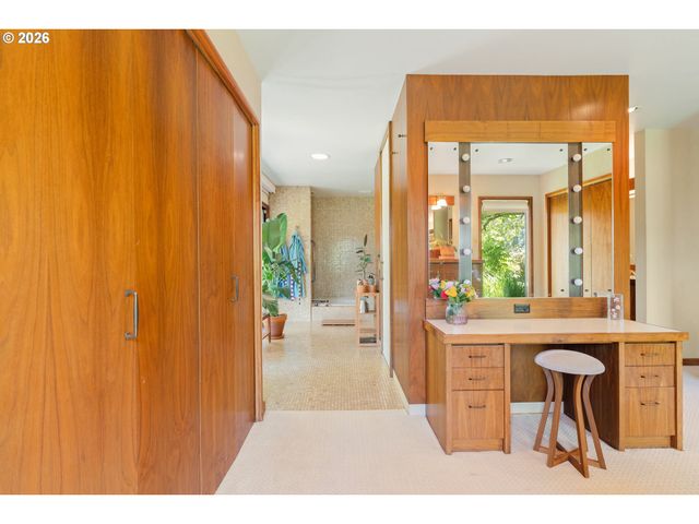 6140 Sw MILL St, Portland, OR 97221