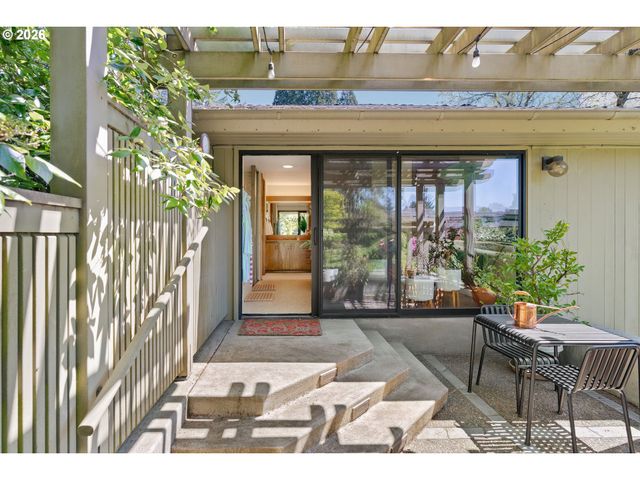 6140 Sw MILL St, Portland, OR 97221