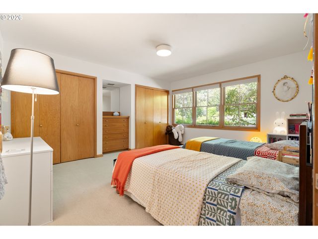 6140 Sw MILL St, Portland, OR 97221